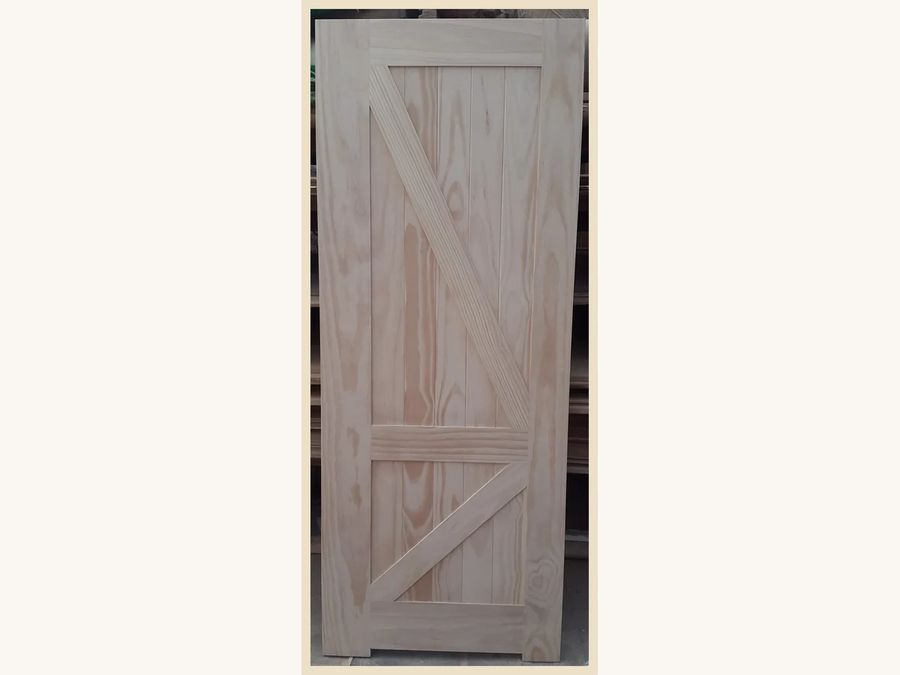 Puerta modelo caballeriza sólida en Pino Clear
