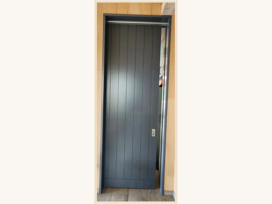Puerta corredera MDF desnudo para pintura con canterías