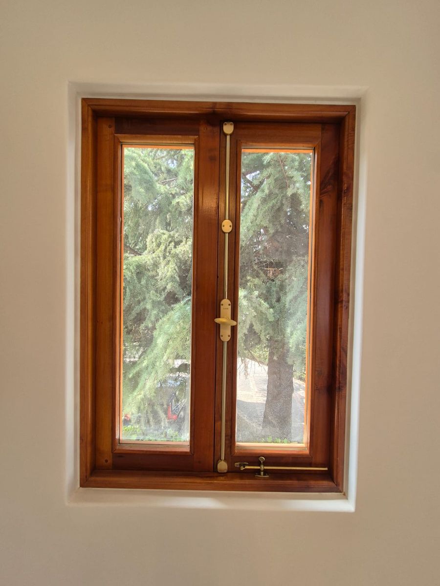Ventana de madera a medida